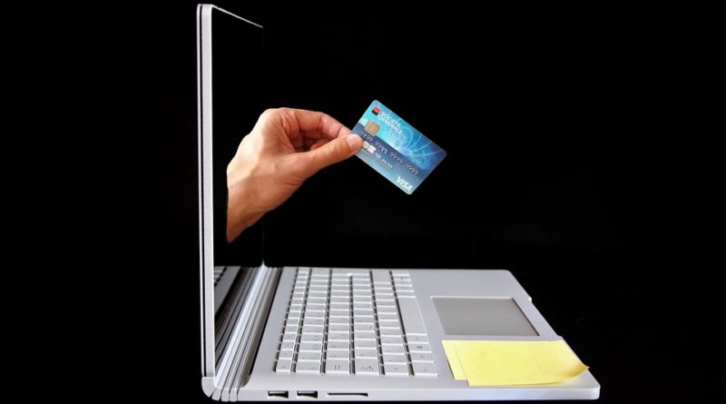 Lidé spravují své bankovní účty online