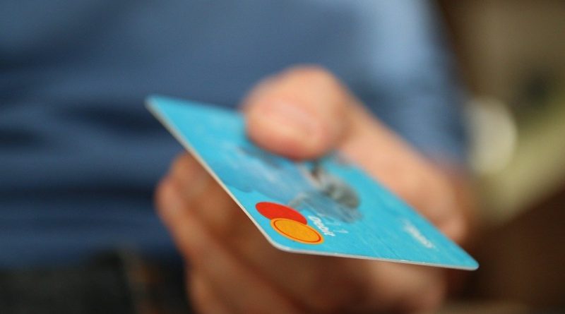Bezhotovostní ekonomika může ohrozit svobodu, říká ekonom DRFG Martin Slaný