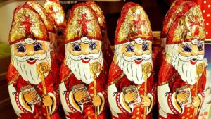 Návštěva Mikuláše lidi i letos vyšla na několik tisíc korun