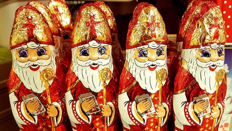 Návštěva Mikuláše lidi i letos vyšla na několik tisíc korun