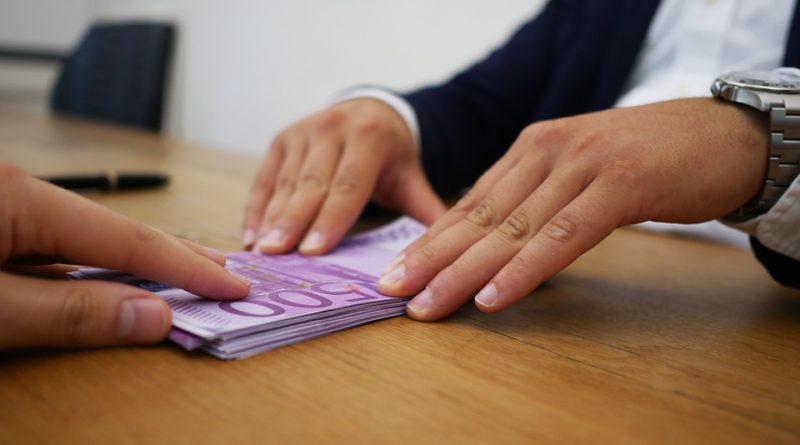 Sankce jdou stranou. Lidé se informují hlavně o hodnotě RPSN