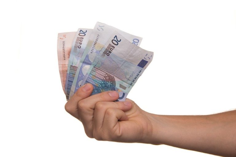 Rychlá půjčka: Kdy se vyplatí a kdy ji raději nebrat?