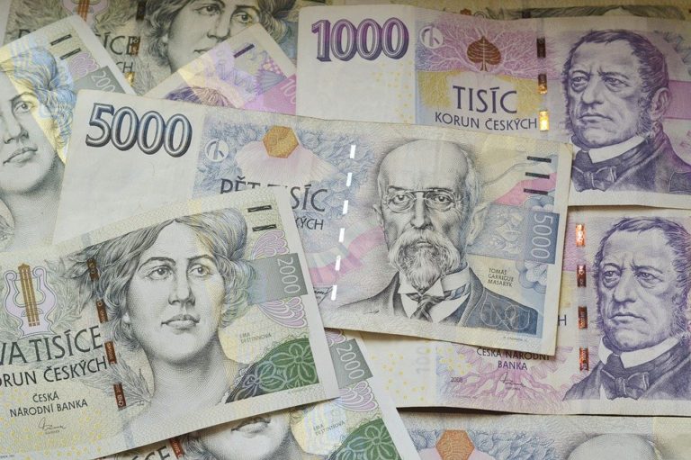 Jste postiženi současnou situací? Jakou finanční pomoc můžete využít?